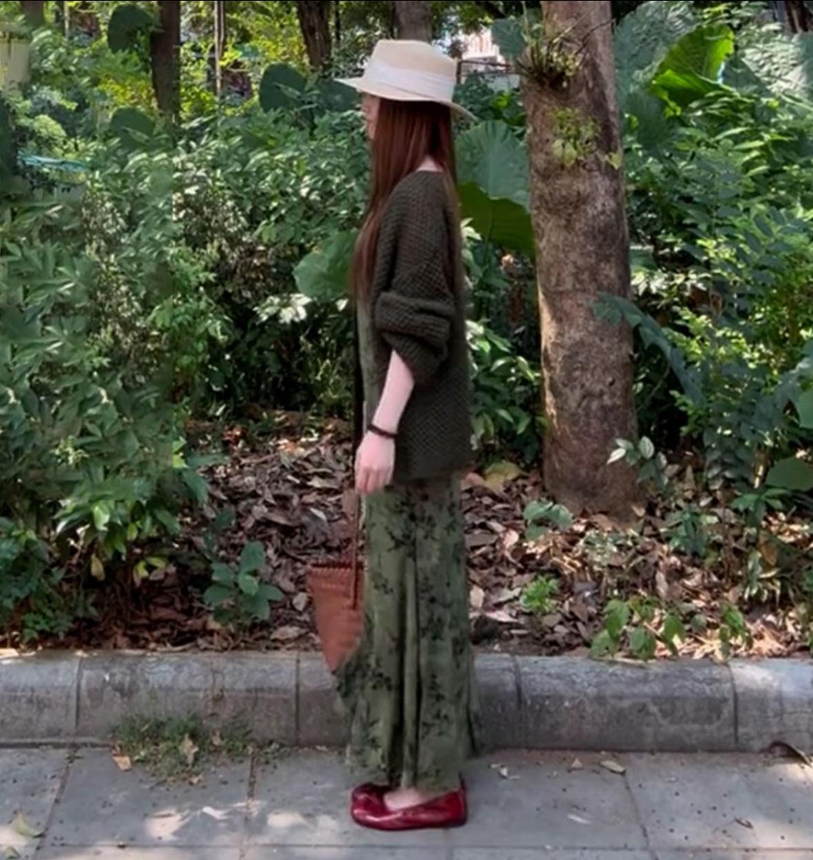 The pea green rose-patterned long dress exudes a sense of elegance and fashion